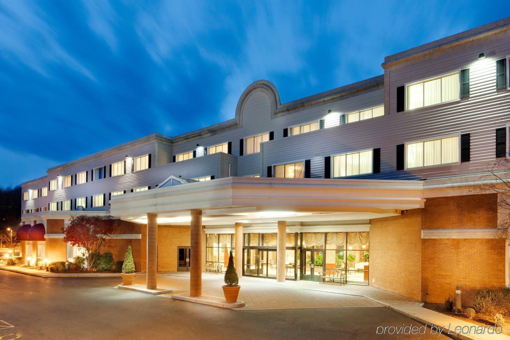 Wyndham Southbury Hotel Exterior photo