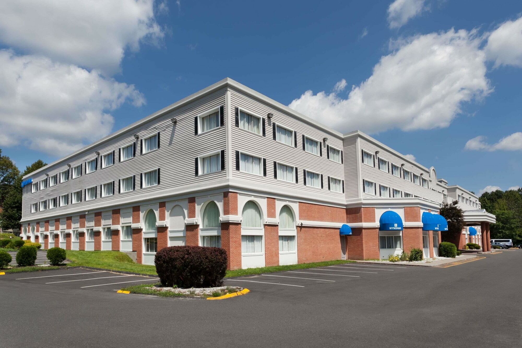 Wyndham Southbury Hotel Exterior photo